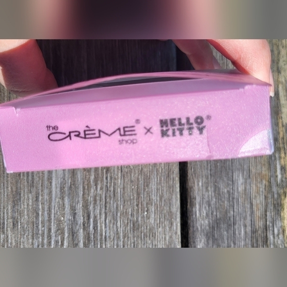 The Crème Shop - Hello Kitty On-The-Go Compact Mirror - Picture 7 of 7